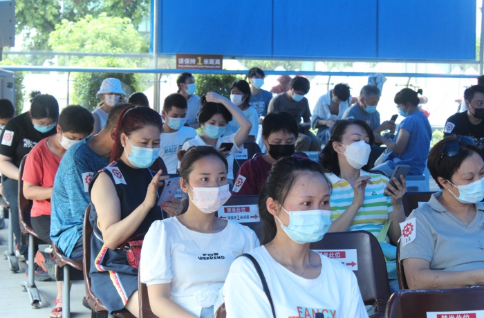 廣州中心助港人集體接種疫苗 - 3b